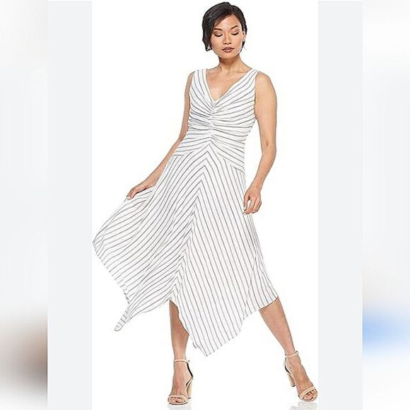 Maggy London - Picture 1 of 1